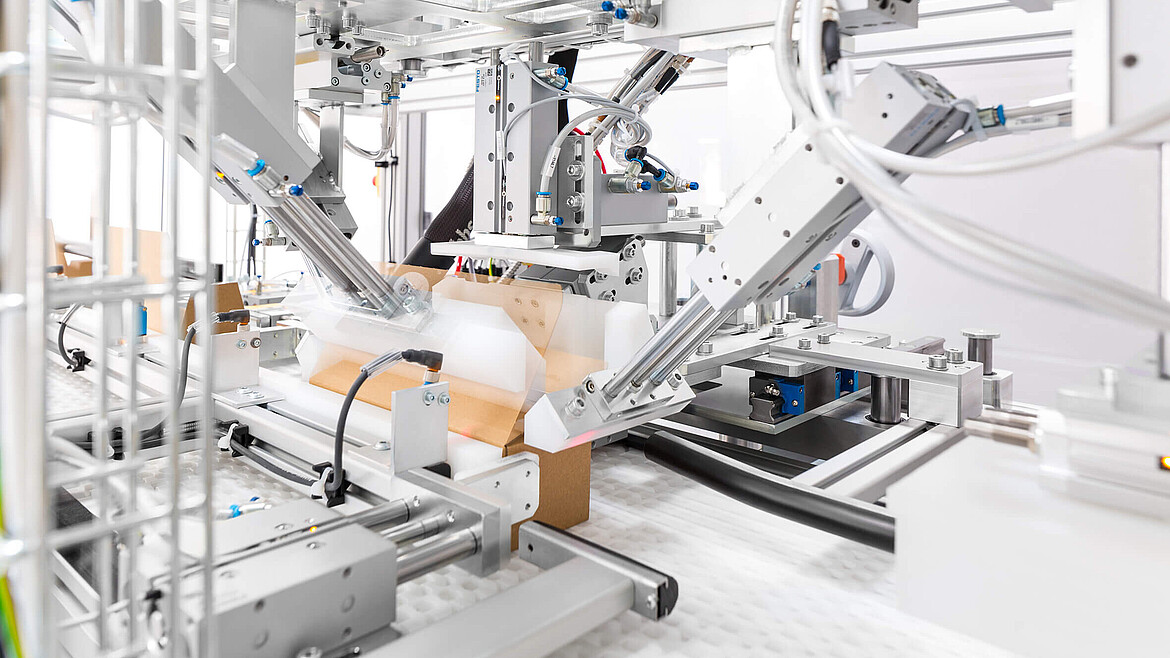 Nahaufnahme in das Innere einer Verpackungsmaschine