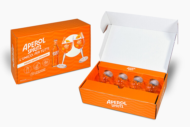 Blick in die Verpackung (Aperol Spritz): Passgenaue Kartoneinlagen fixieren die Gläser sicher und schützen zuverlässig vor Glasbruch im Versand. (c) Karl Knauer KG