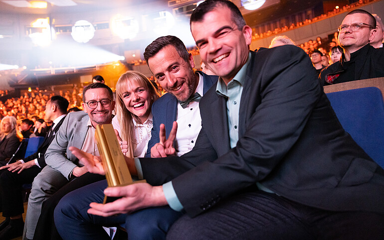 Das Karl Knauer Team freut sich über die Gold-Auszeichnung des iF Design Award