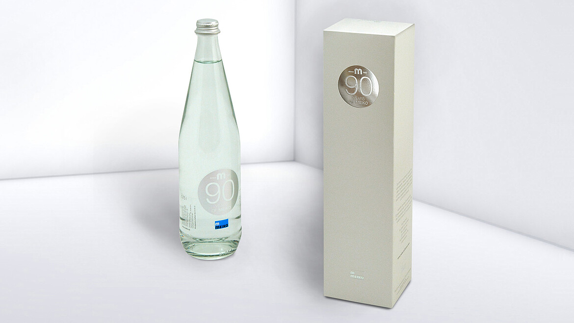 Jubiläumsverpackung für Tafelwasser mit 3D-Linse