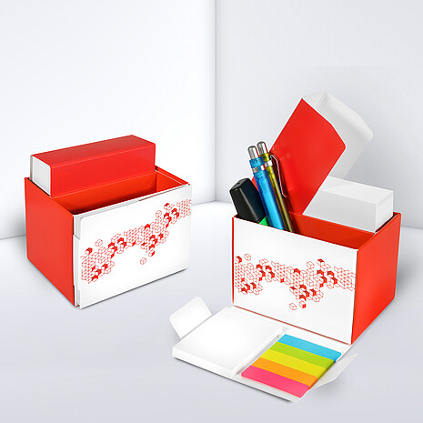 Bedruckte Kartonbox mit Gefache für Büroutensilien, Zettelsatz, Haftnotiz und Markerset