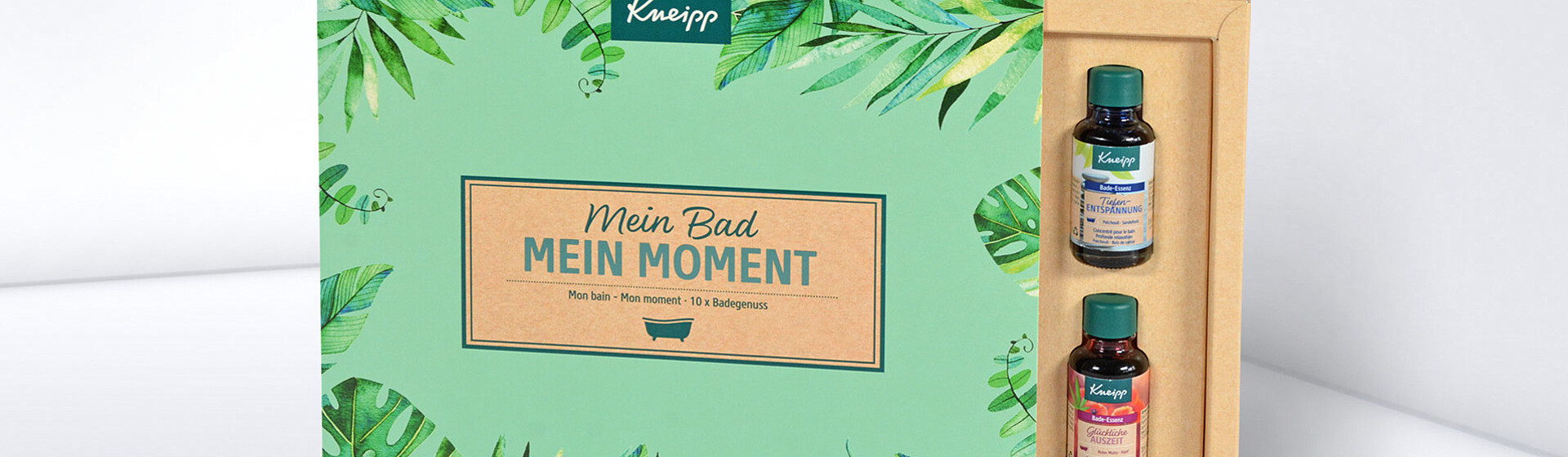 Schiebeschachtel gefüllt mit kleinen Fläschchen