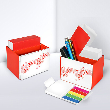 Bedruckte Kartonbox mit Gefache für Büroutensilien, Zettelsatz, Haftnotiz und Markerset