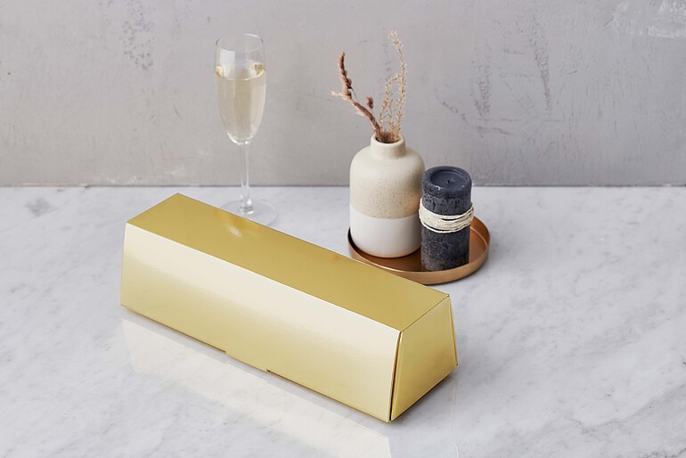 Goldene Präsentverpackung in Goldbarren-Form