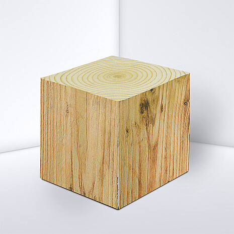 Notizquader aus weißem Papier mit Holzaufdruck
